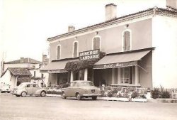 L'auberge Landaise, Place du Chêne Rond à Saint-justin, Plus de 100 photos anciennes cliquez sur la photo ici ...