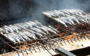 Sardines grillées au feu de bois
